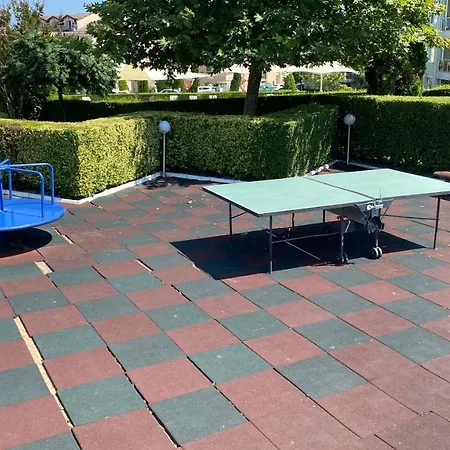 B28 Sunny Island Chernomorez *