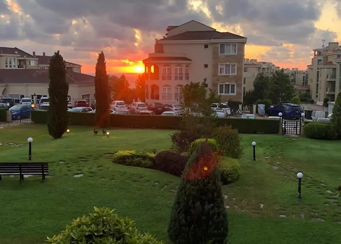 B28 Sunny Island Chernomorez *