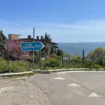B28 Sunny Island Chernomorez Апартамент Черноморец