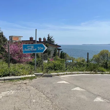 B28 Sunny Island Chernomorez Апартамент Черноморец