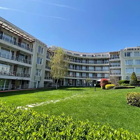 B28 Sunny Island Chernomorez 체르노모레츠